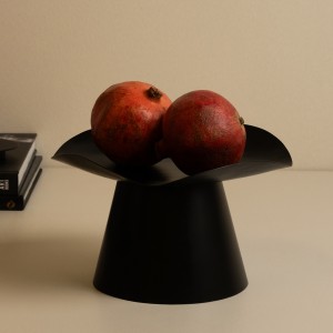 Dana Wave Platter Black 24 cm