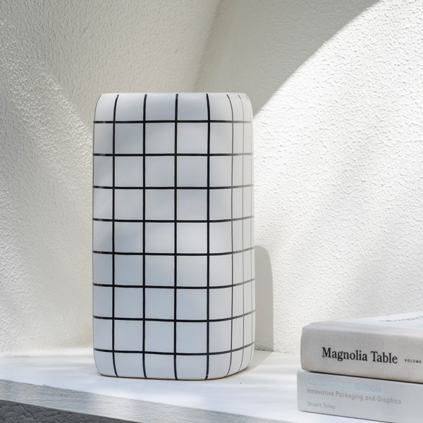 Checks Vase Black & White 13.5x25.2 cm