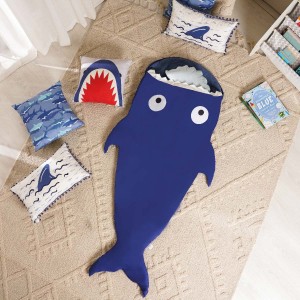 حقيبة نوم  بتصميم سمكة القرش
