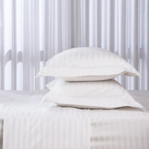 طقم 1 شرشف سرير مشدود جاكارد مع 2 غطاء مخدة 180×200 سم